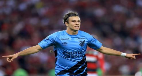 تقارير: ميلان يقترب من التعاقد مع موهبة أتليتيكو باراناينسي البرازيلي